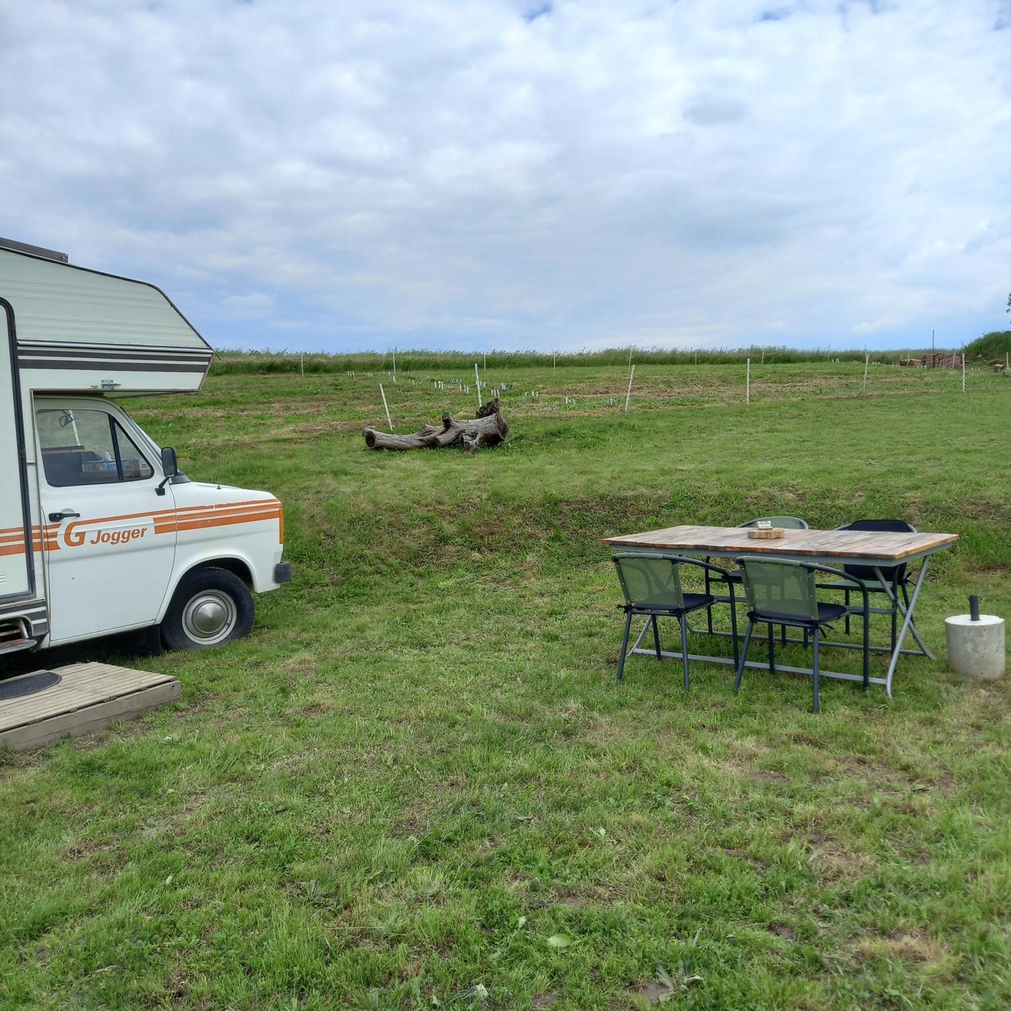 Camping Car Vintage Saint-Barthelemy-le-Plain Exterior photo