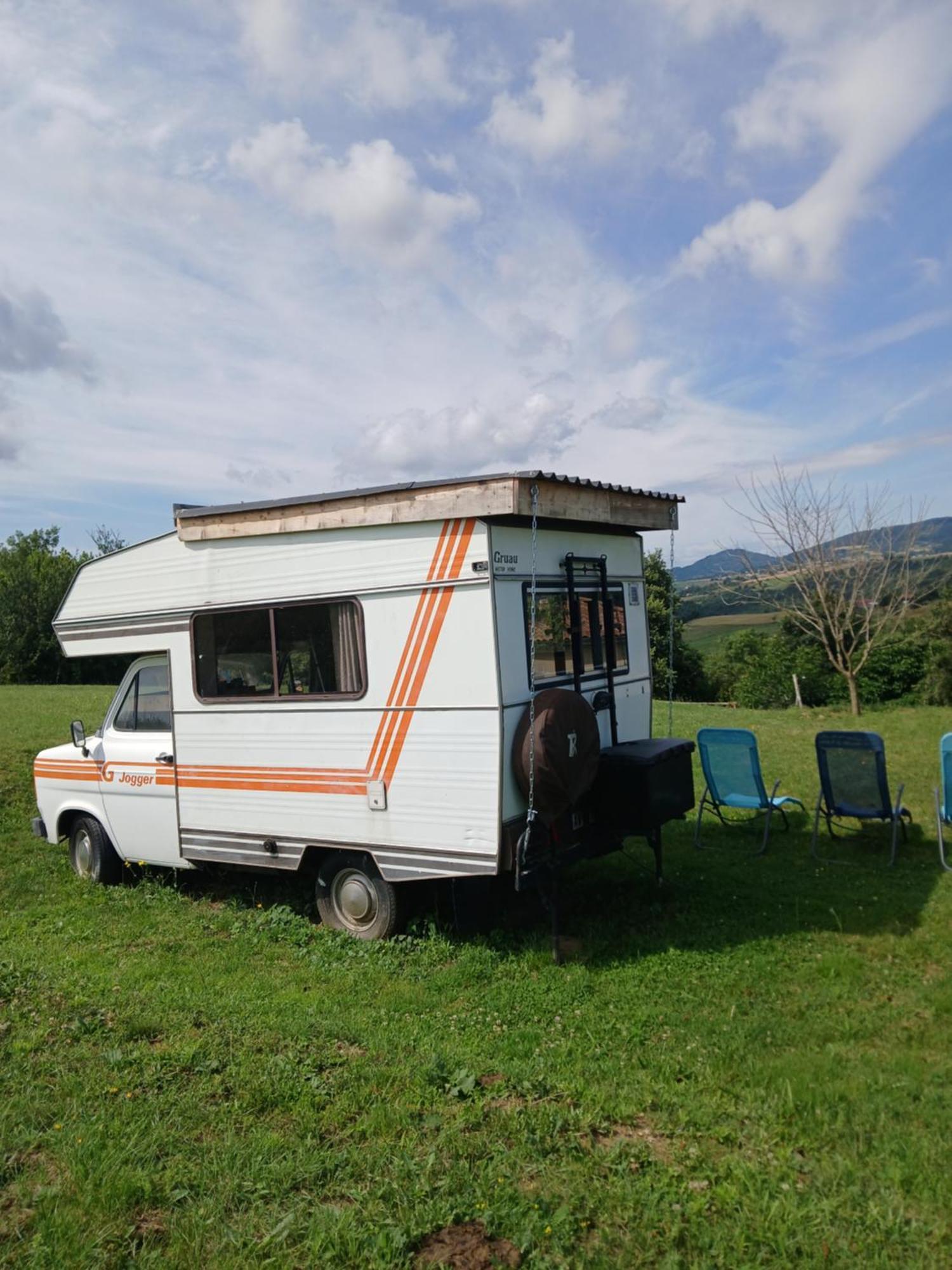 Camping Car Vintage Saint-Barthelemy-le-Plain Exterior photo