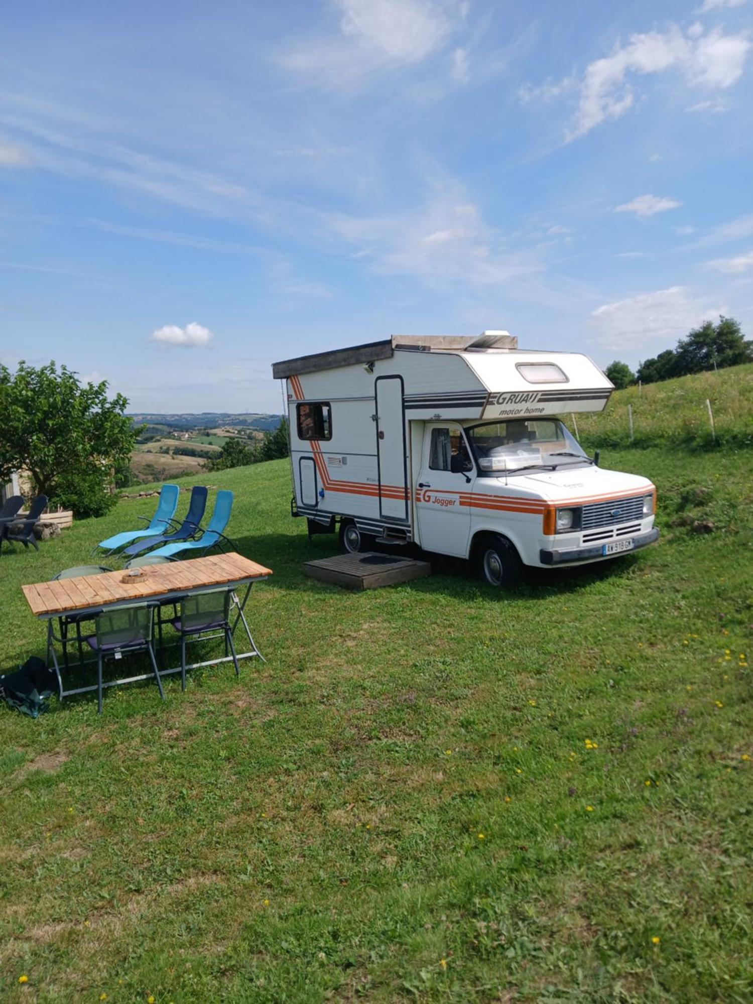 Camping Car Vintage Saint-Barthelemy-le-Plain Exterior photo